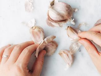 Cara Mudah Kupas Bawang Putih 3